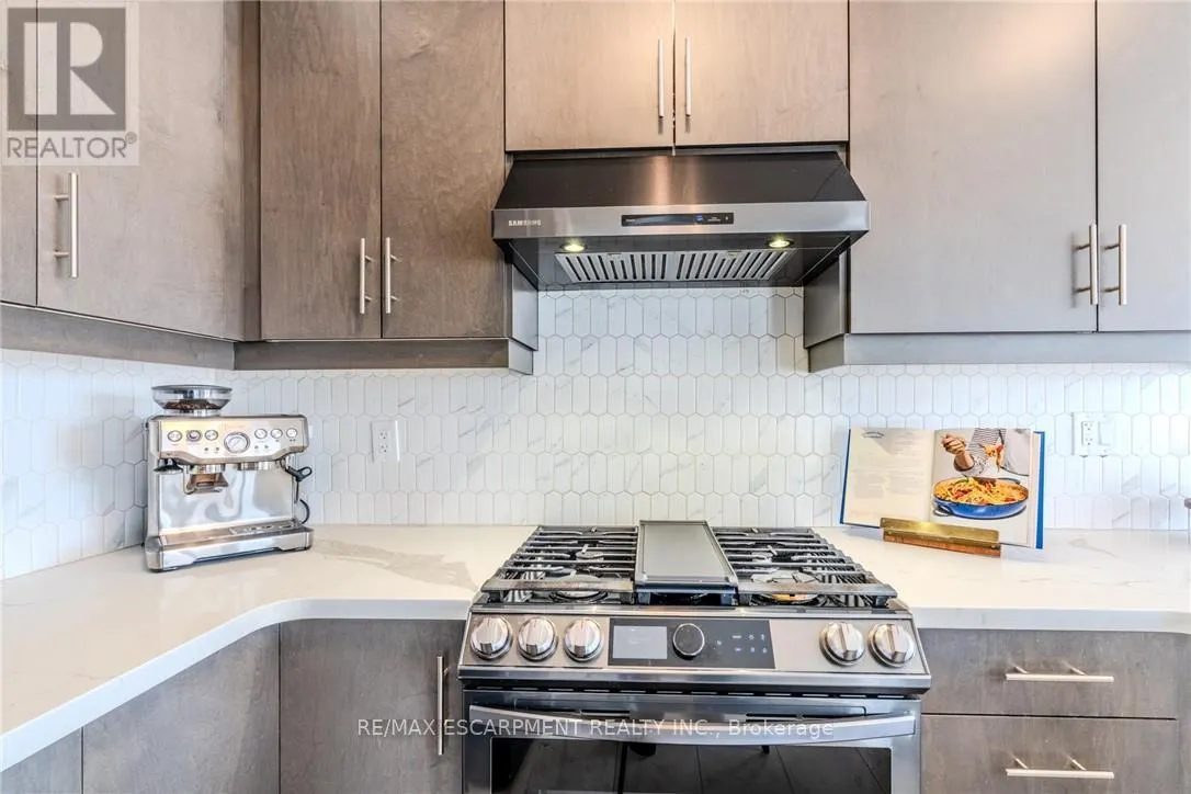 2 HOLCOMB TERRACE