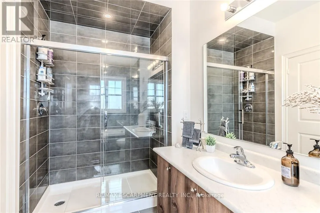 2 HOLCOMB TERRACE