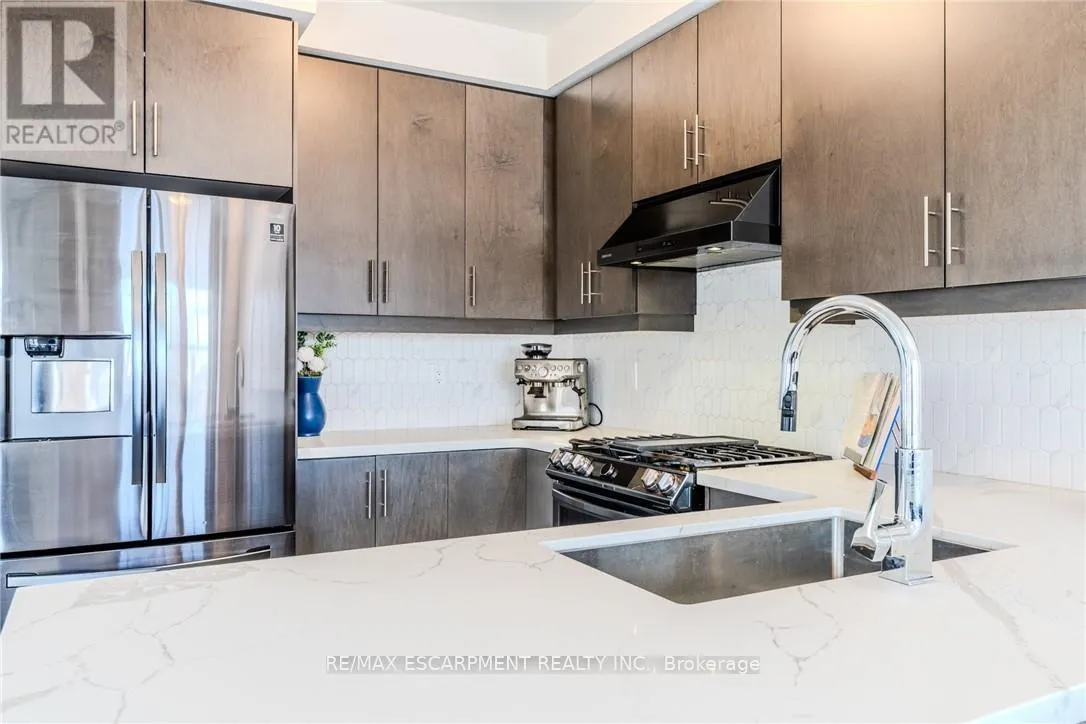 2 HOLCOMB TERRACE