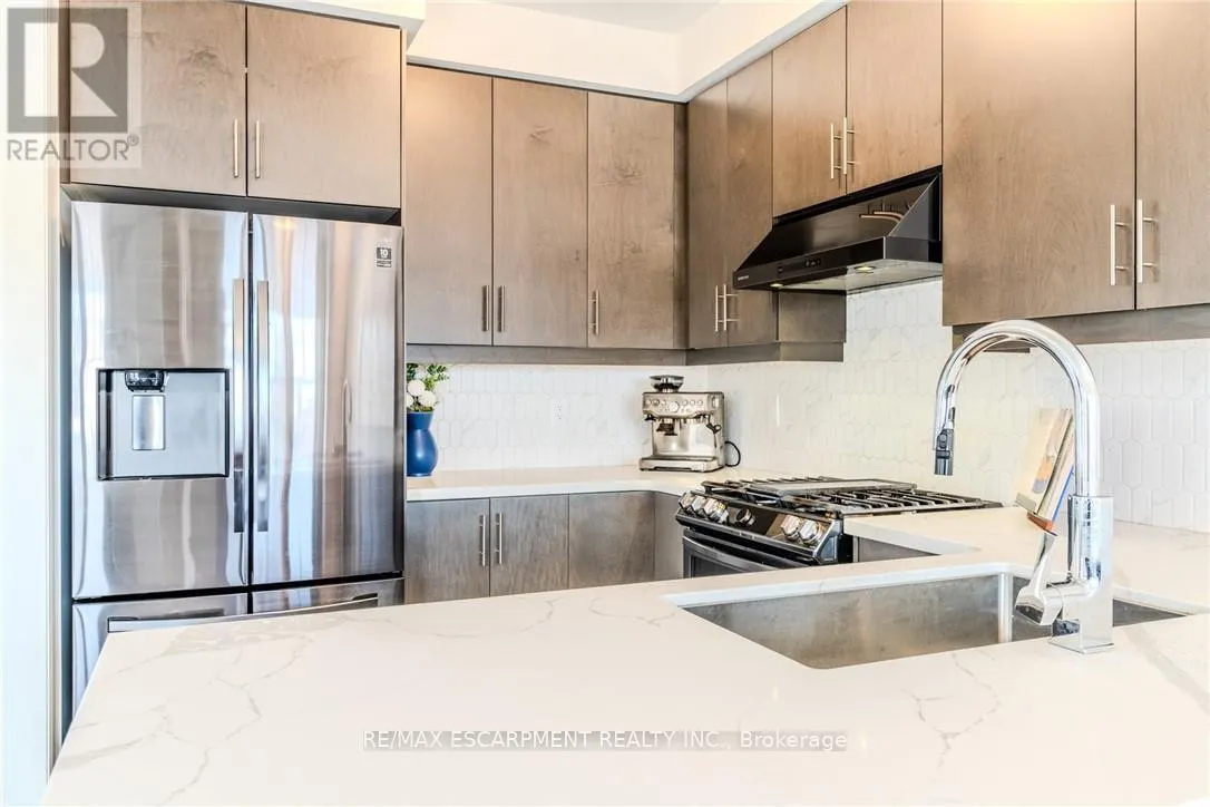 2 HOLCOMB TERRACE