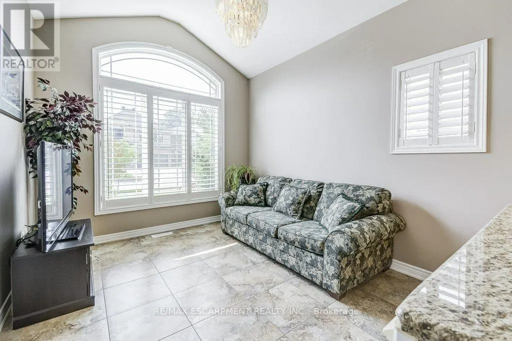 33 LOCKMAN DRIVE