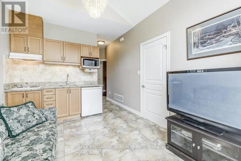 33 LOCKMAN DRIVE