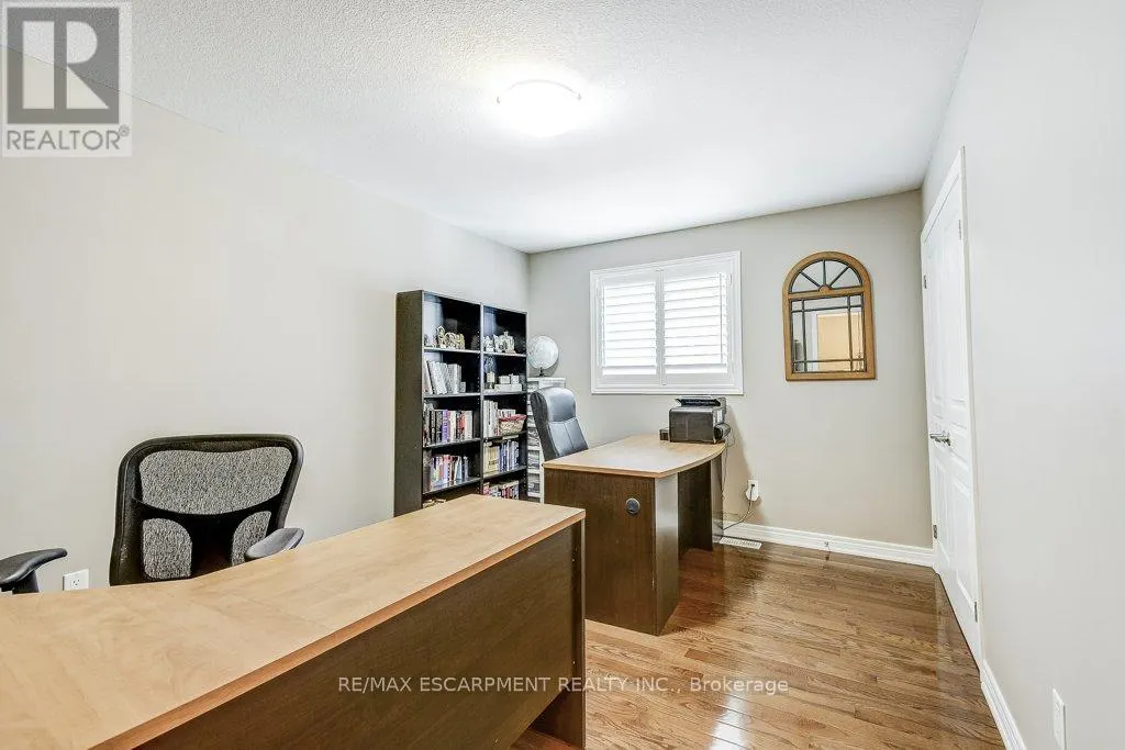 33 LOCKMAN DRIVE