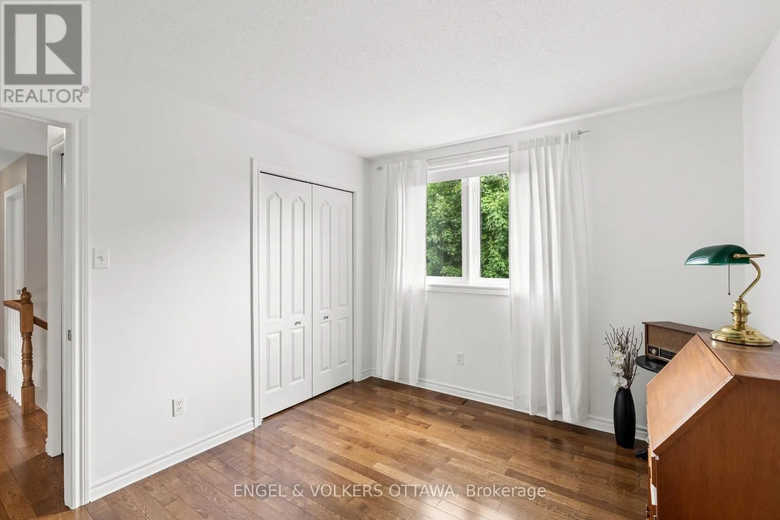 35 HERITAGE GROVE CRESCENT