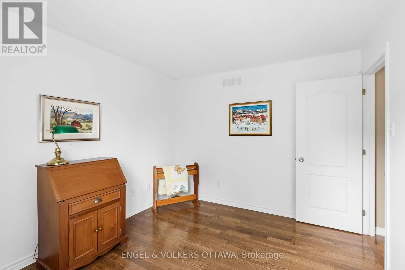 35 HERITAGE GROVE CRESCENT