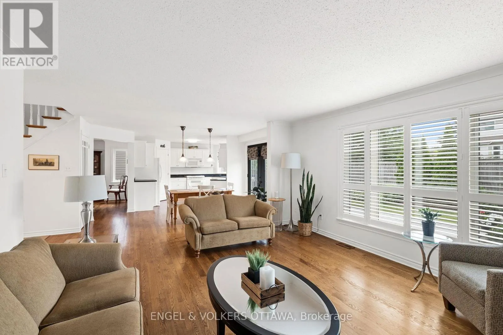 35 HERITAGE GROVE CRESCENT