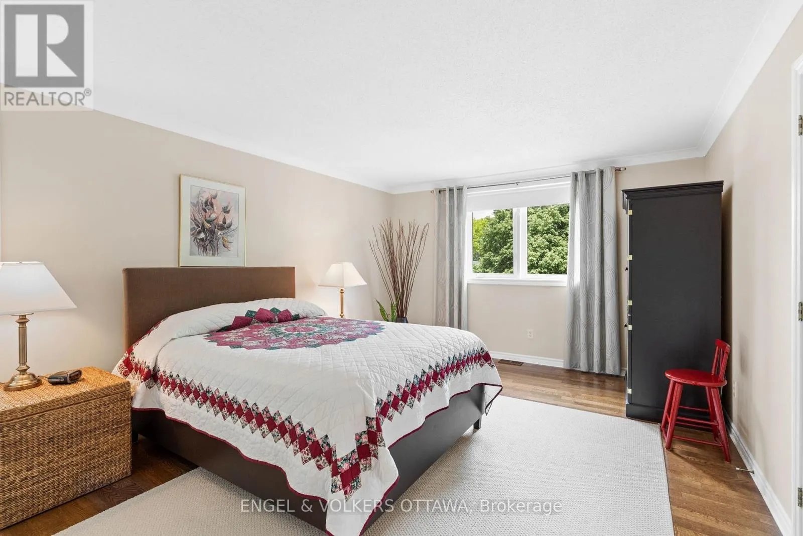 35 HERITAGE GROVE CRESCENT