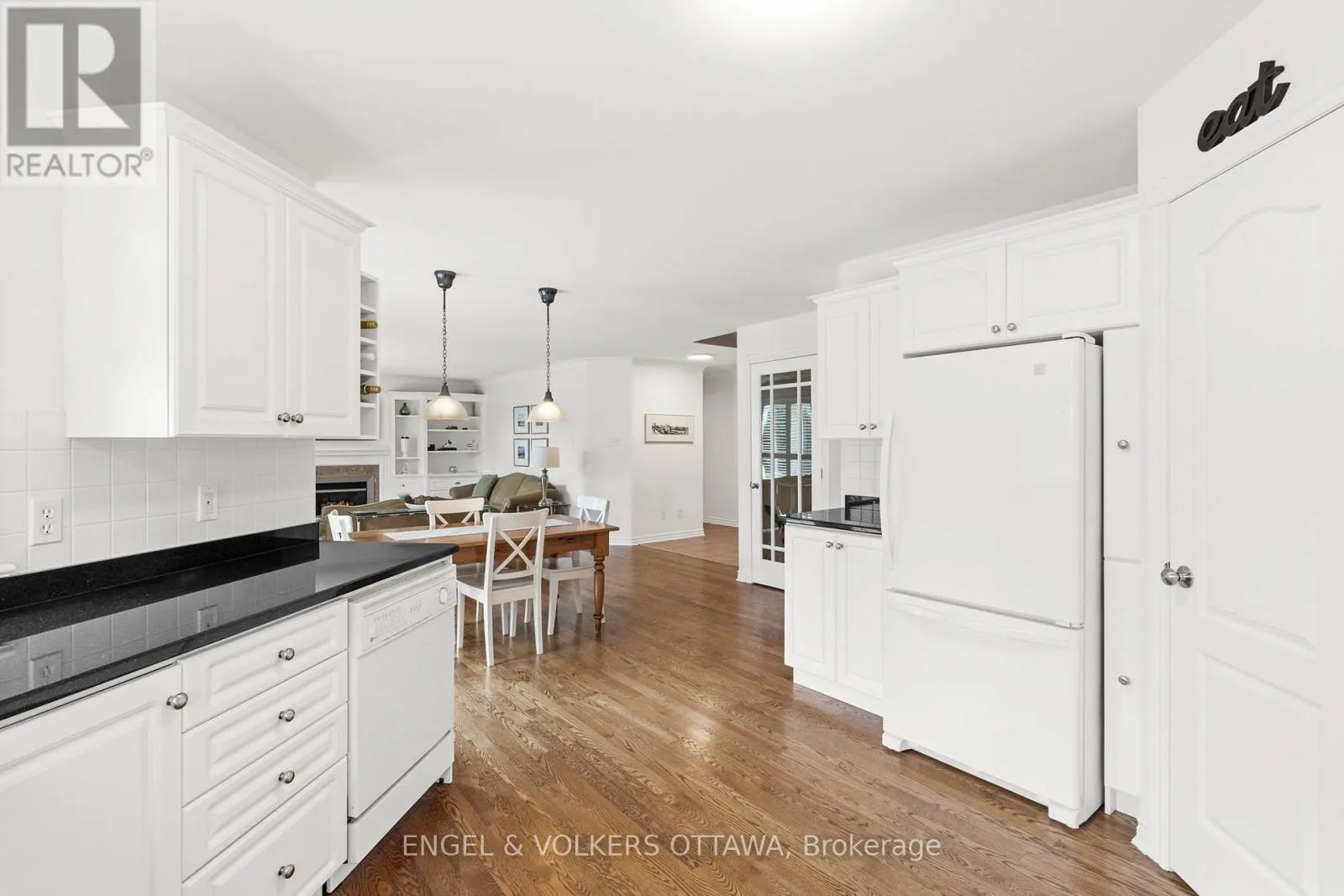 35 HERITAGE GROVE CRESCENT