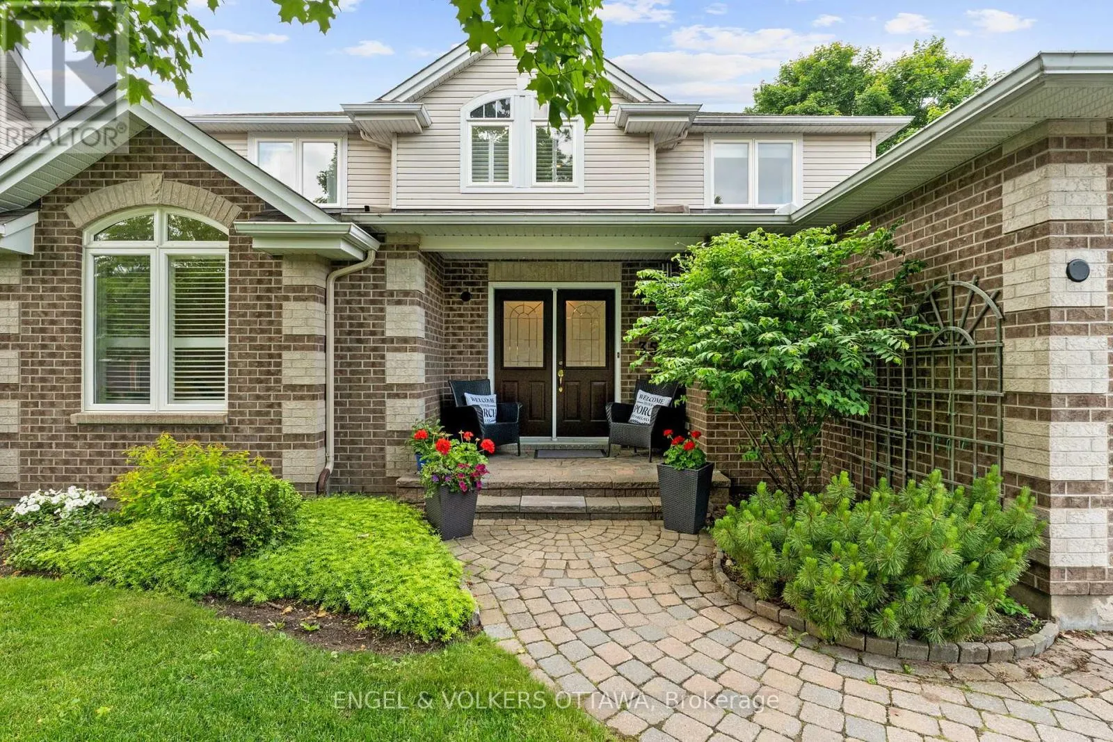 35 HERITAGE GROVE CRESCENT