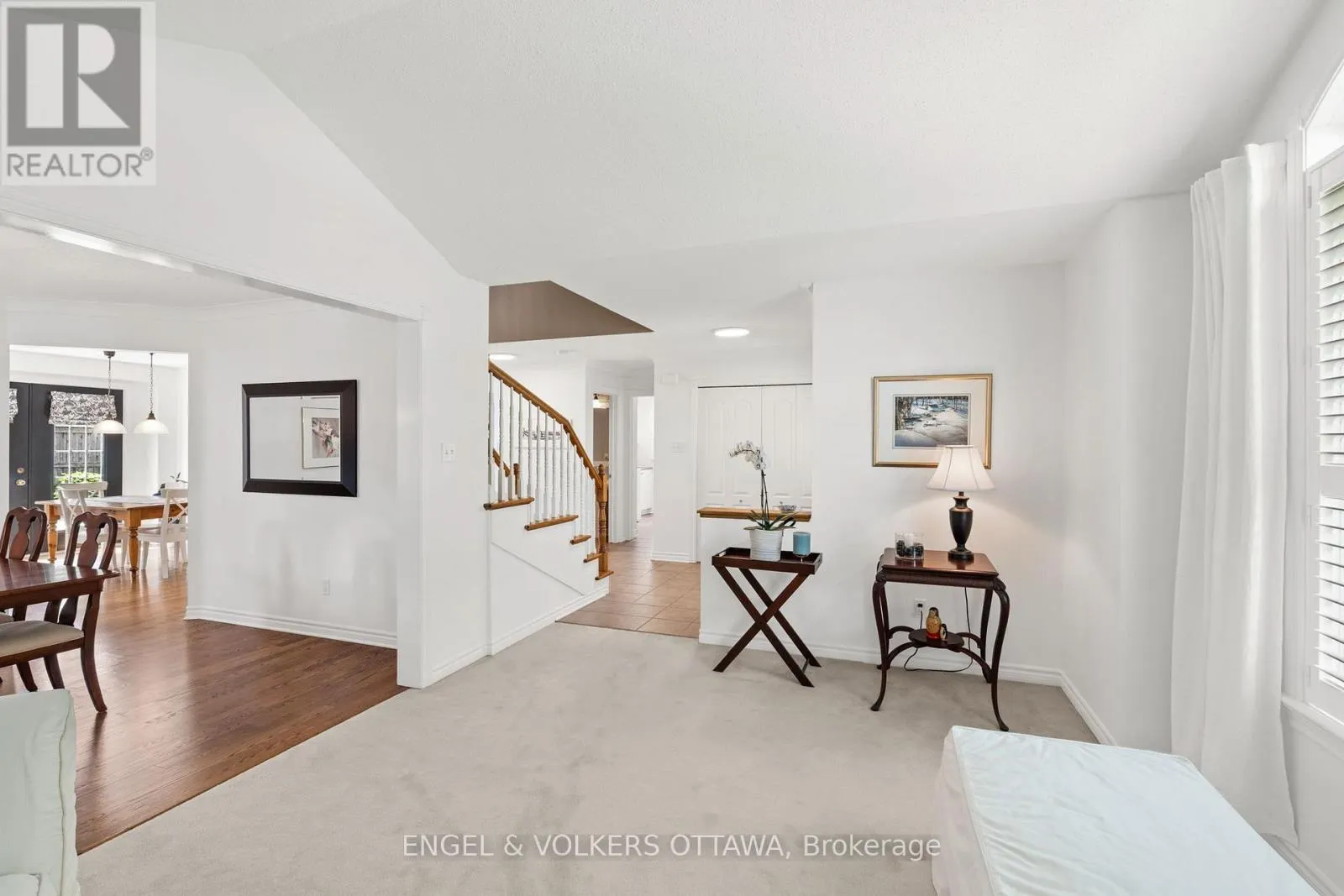 35 HERITAGE GROVE CRESCENT