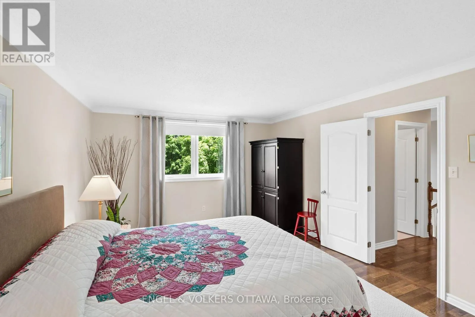 35 HERITAGE GROVE CRESCENT