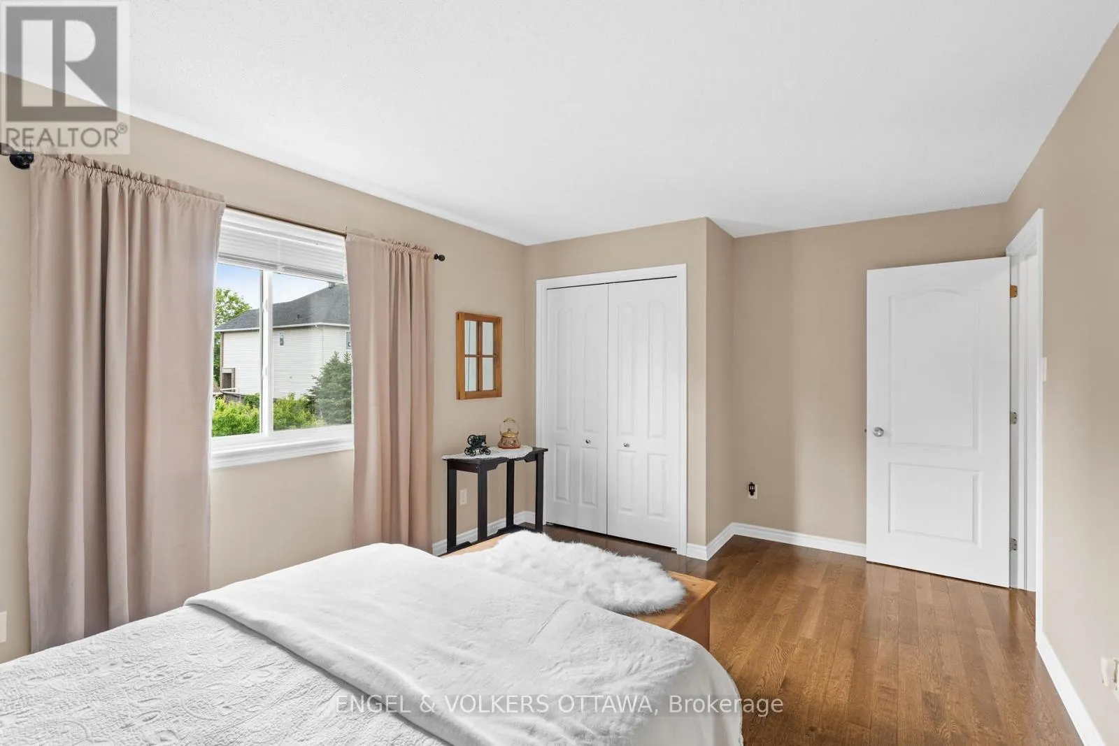 35 HERITAGE GROVE CRESCENT