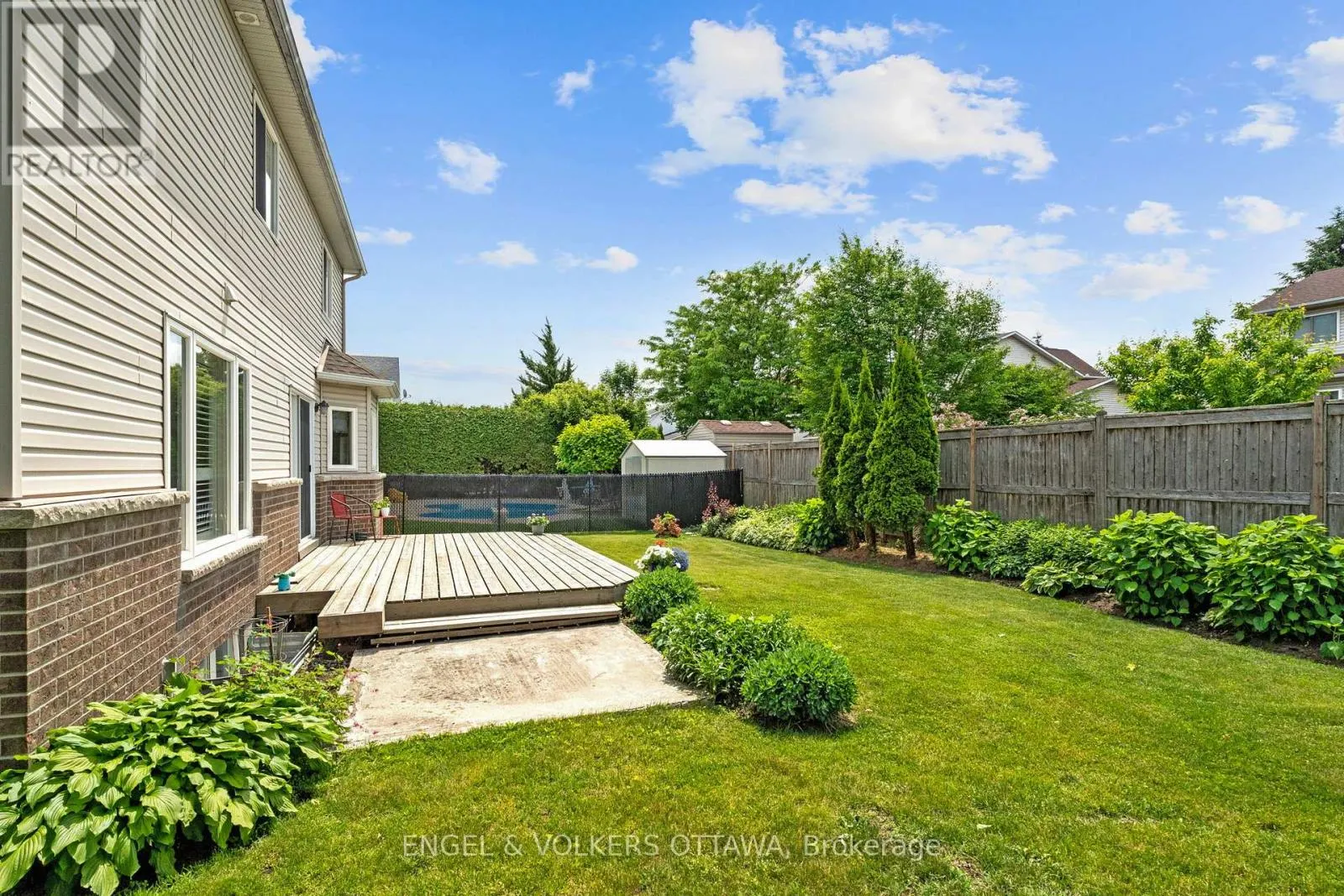 35 HERITAGE GROVE CRESCENT
