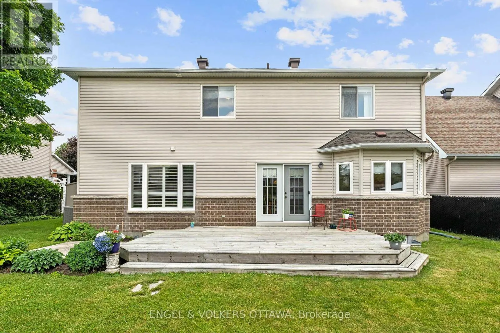 35 HERITAGE GROVE CRESCENT