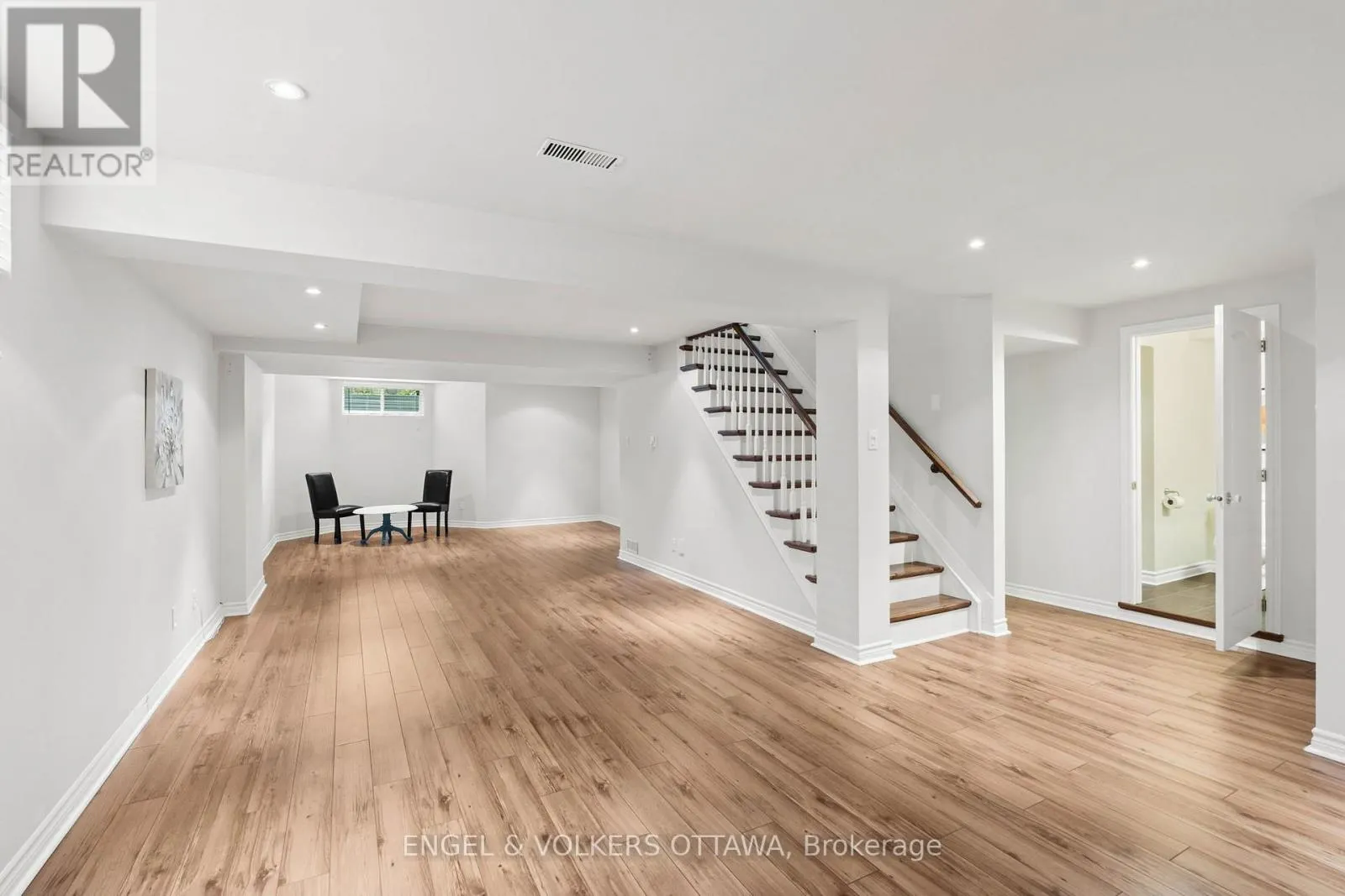 35 HERITAGE GROVE CRESCENT