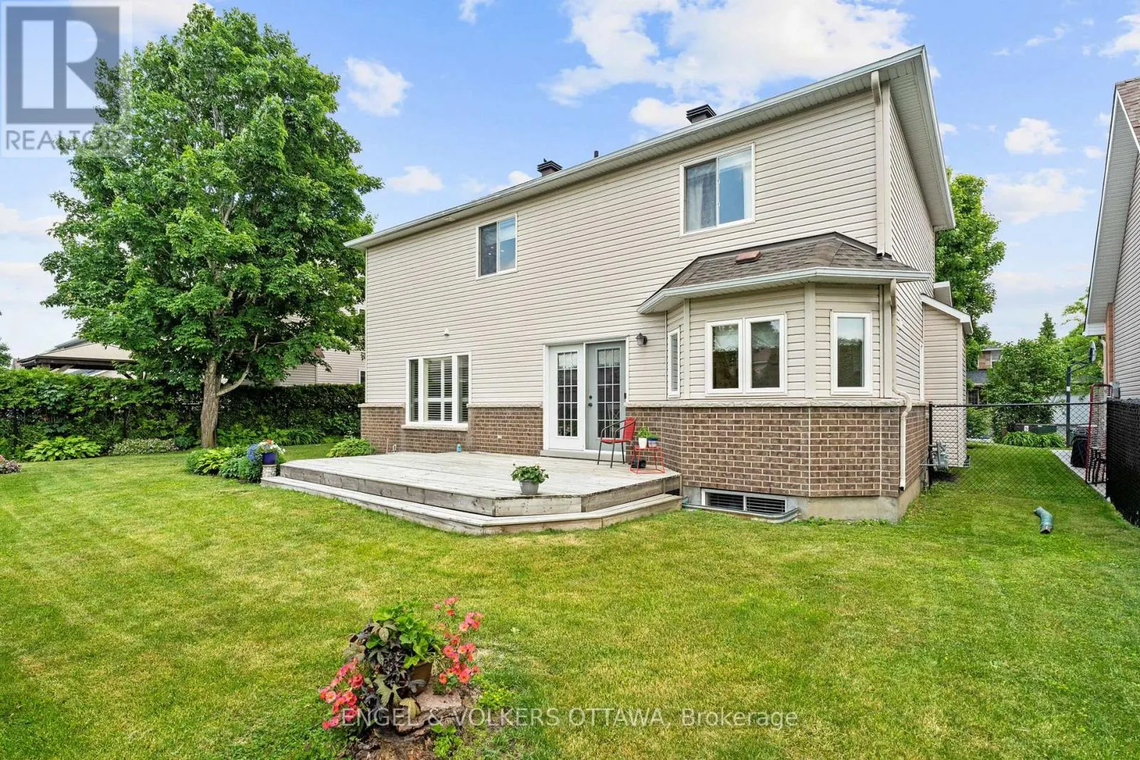 35 HERITAGE GROVE CRESCENT
