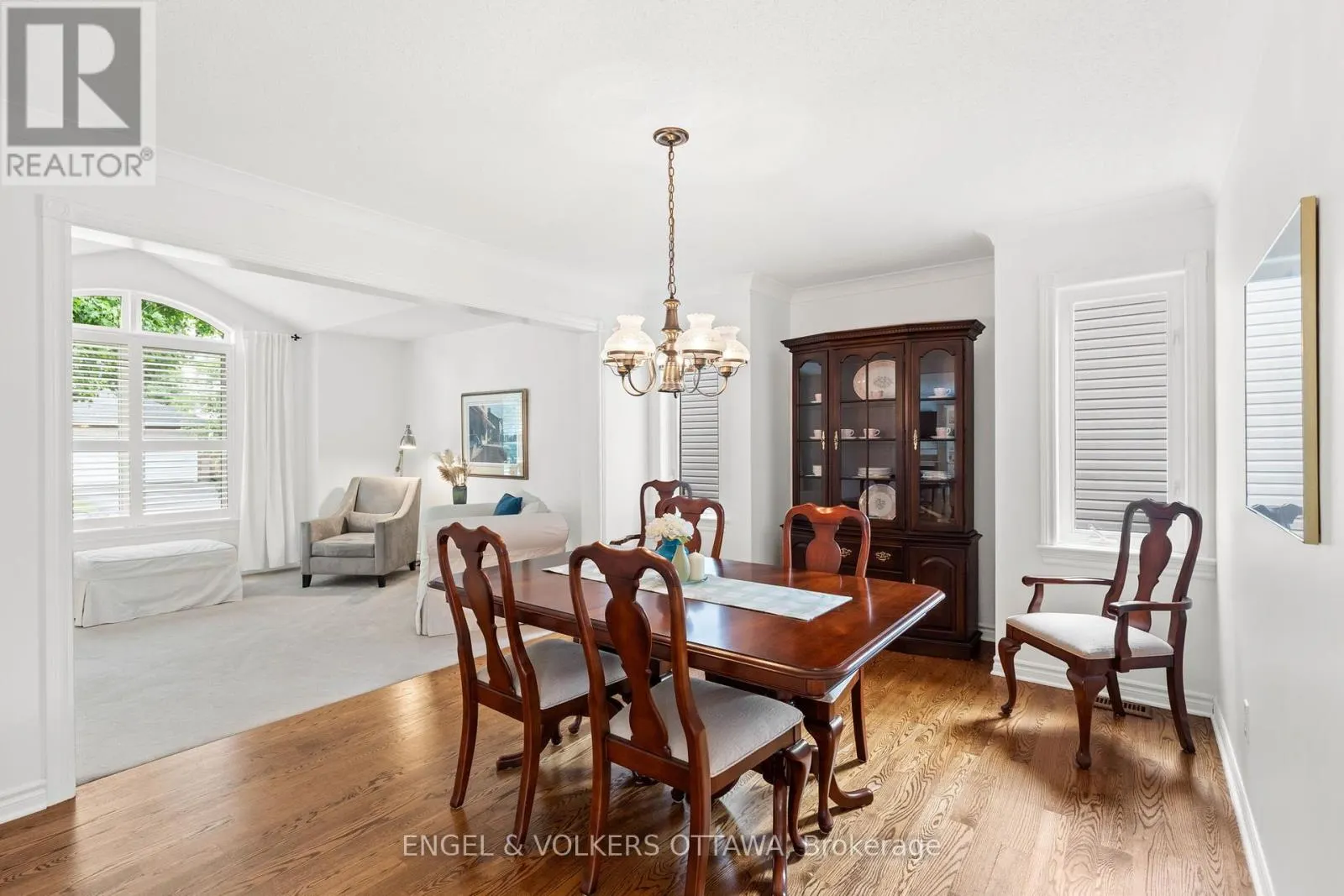 35 HERITAGE GROVE CRESCENT