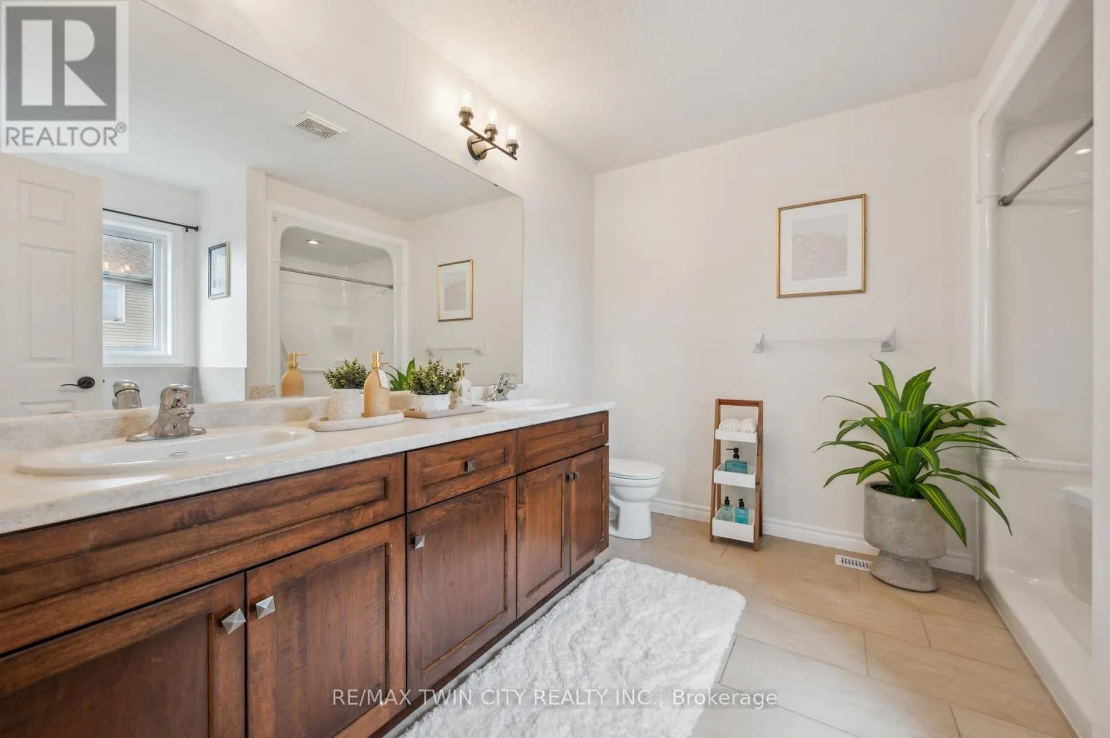 450 APPLEGATE COURT