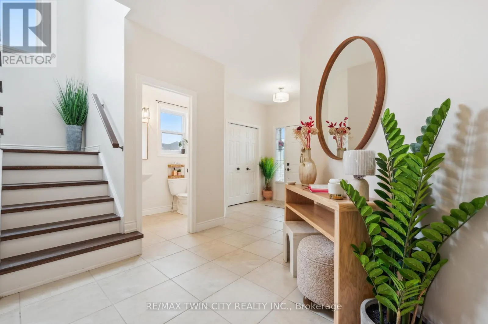 450 APPLEGATE COURT