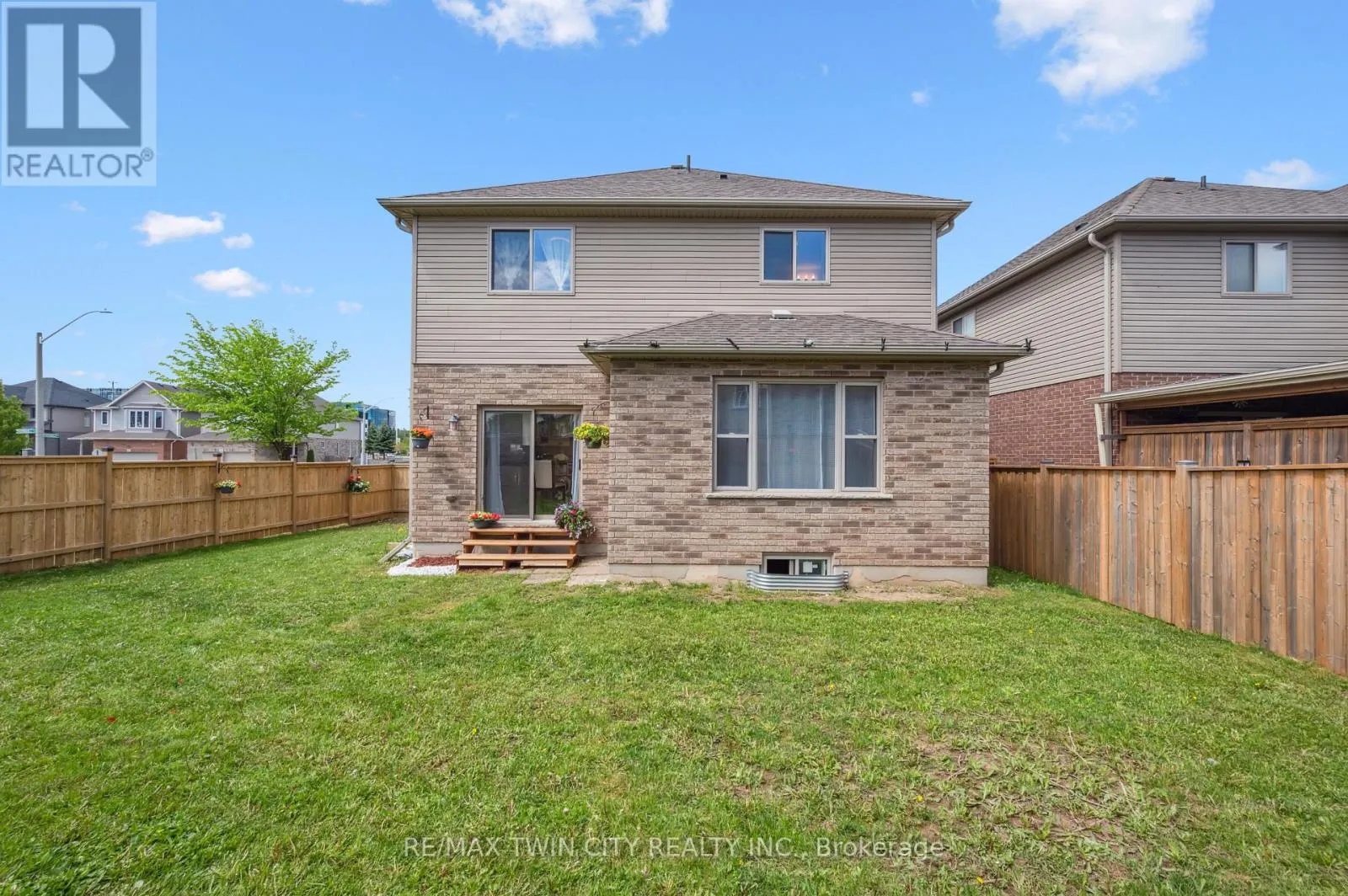 450 APPLEGATE COURT