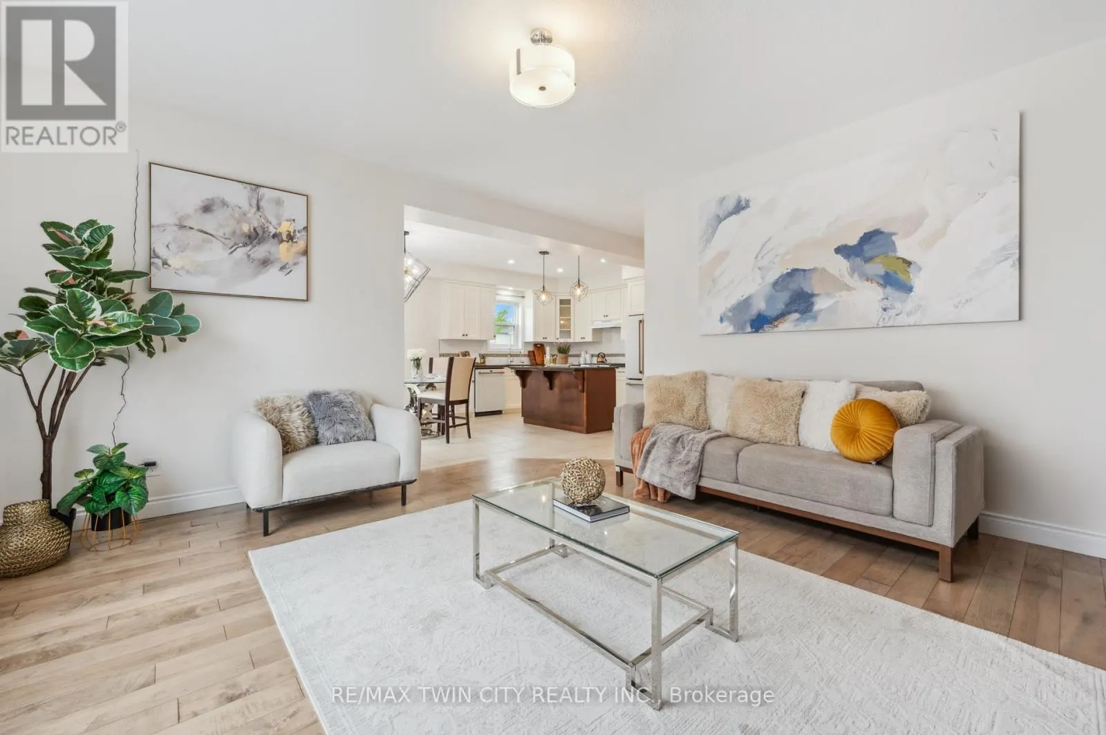 450 APPLEGATE COURT