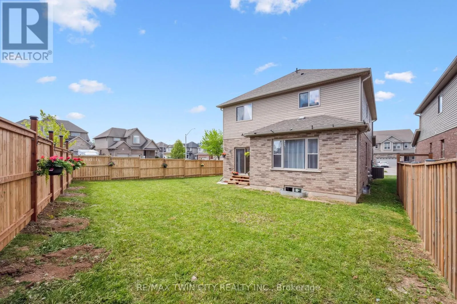 450 APPLEGATE COURT