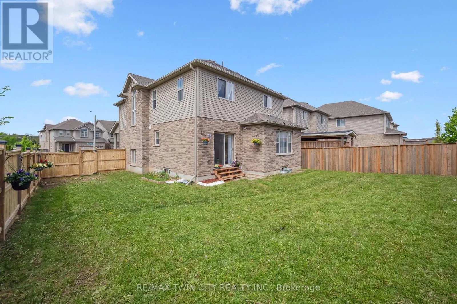 450 APPLEGATE COURT