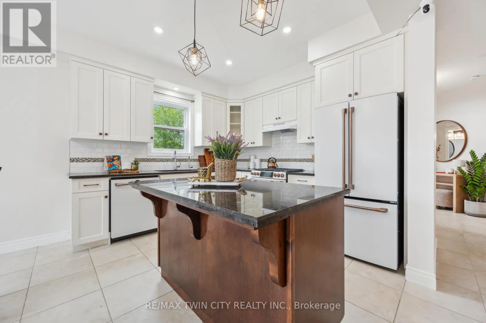 450 APPLEGATE COURT