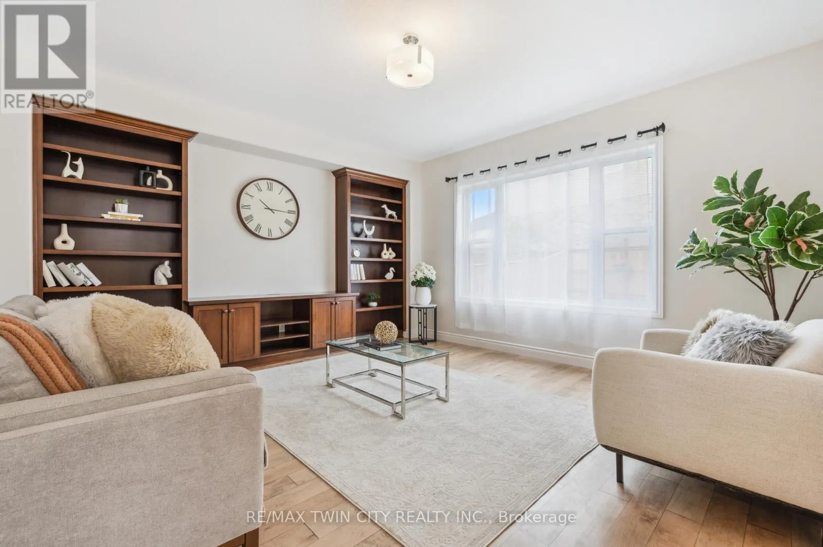 450 APPLEGATE COURT