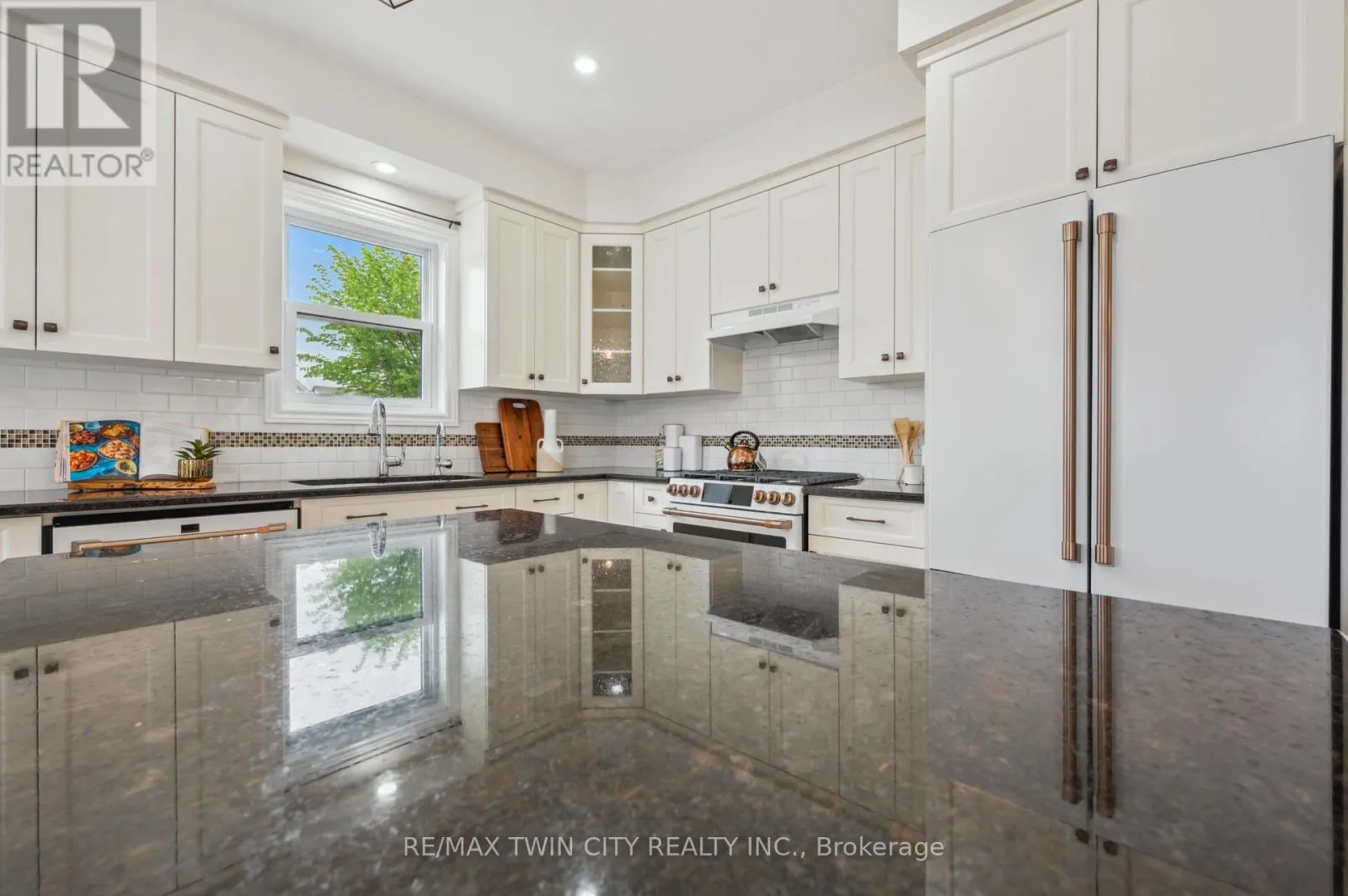 450 APPLEGATE COURT
