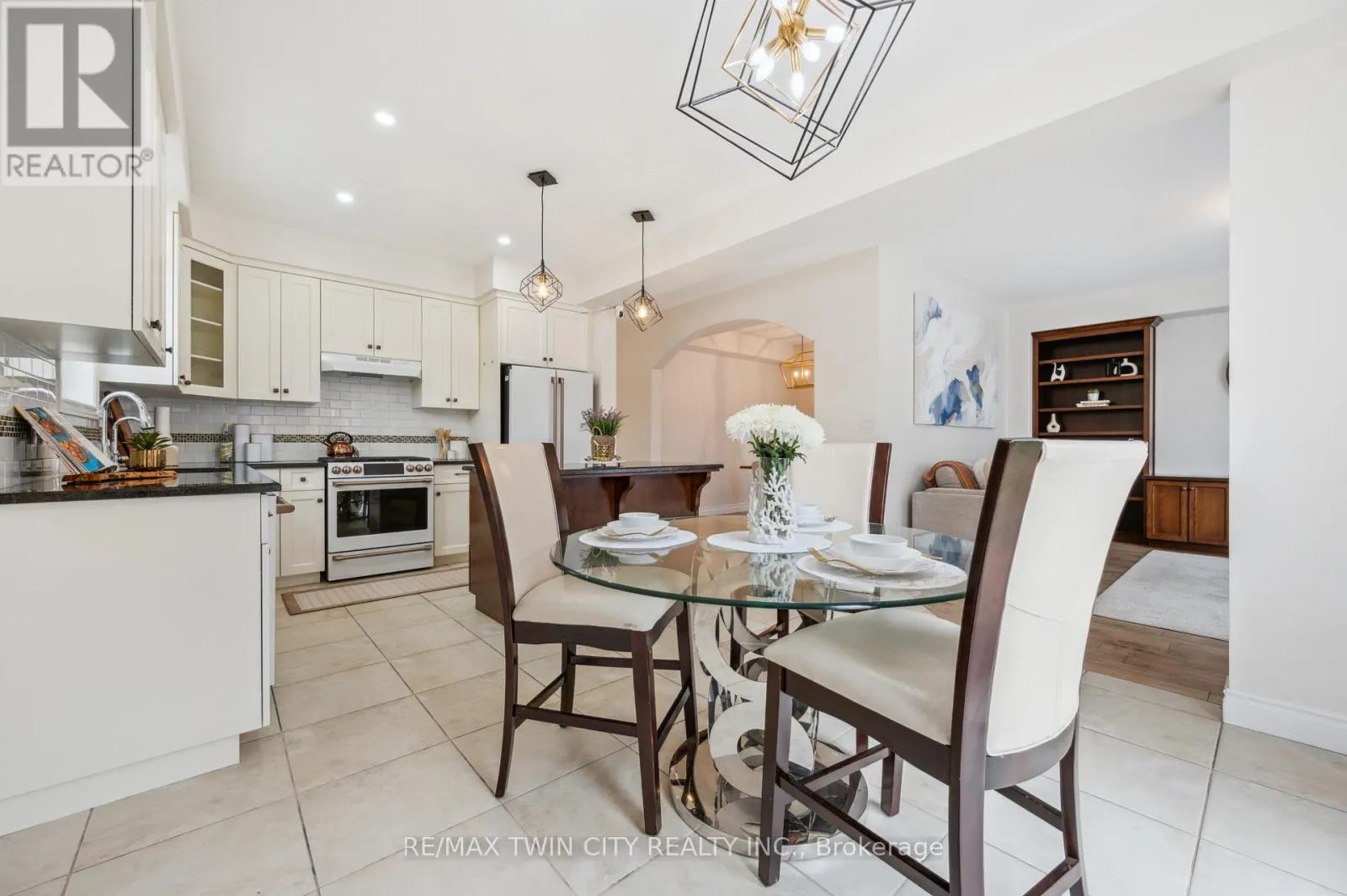 450 APPLEGATE COURT