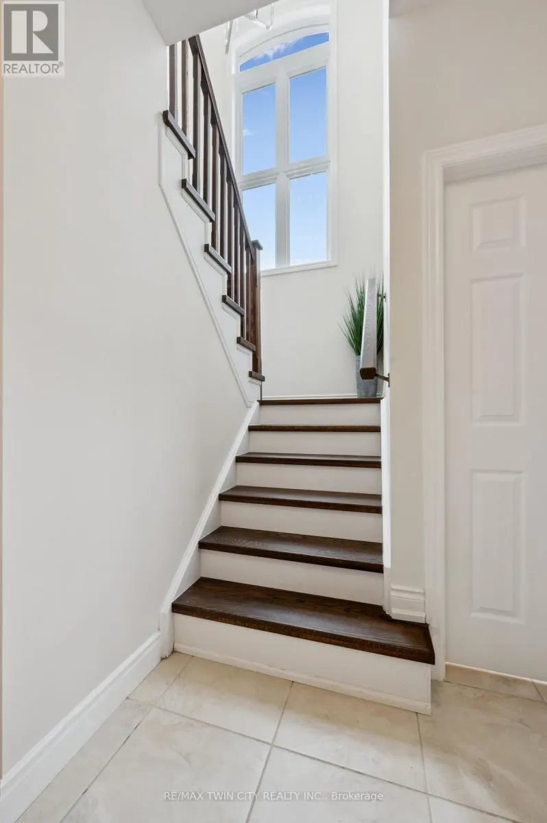 450 APPLEGATE COURT