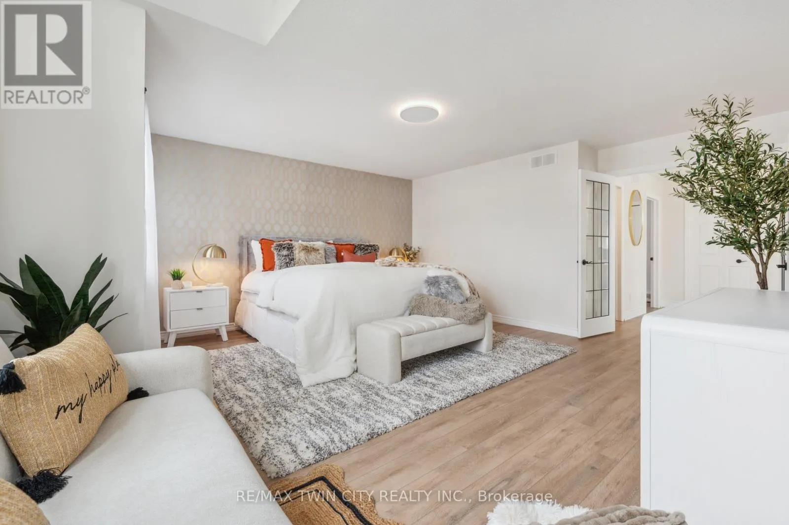 450 APPLEGATE COURT