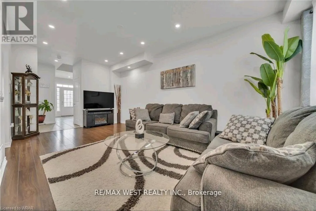 31 - 100 CHESTER DRIVE