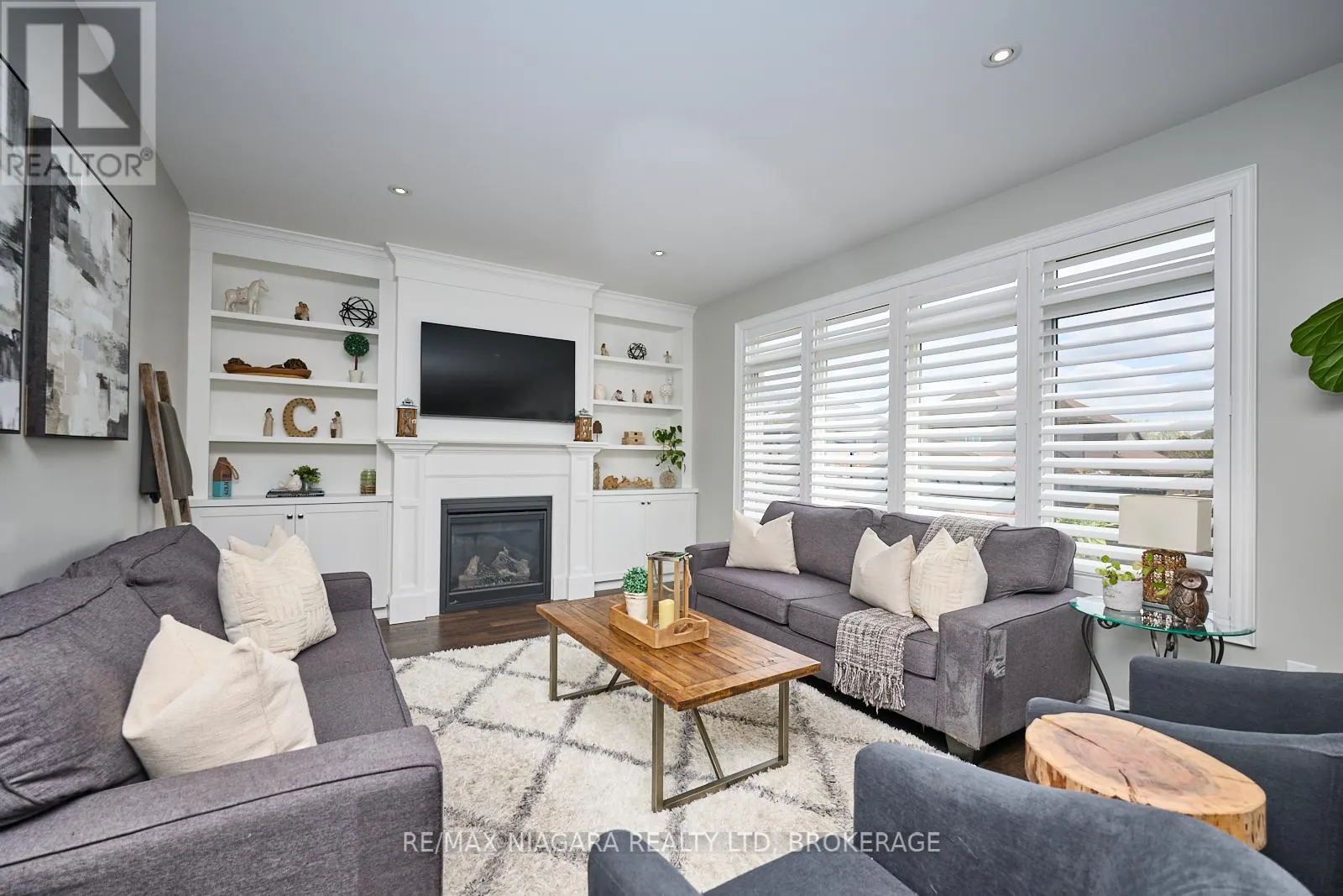 8886 BLACK FOREST CRESCENT