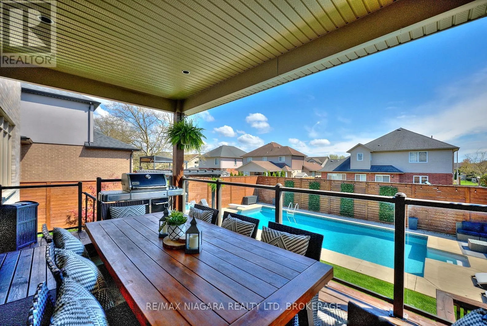 8886 BLACK FOREST CRESCENT