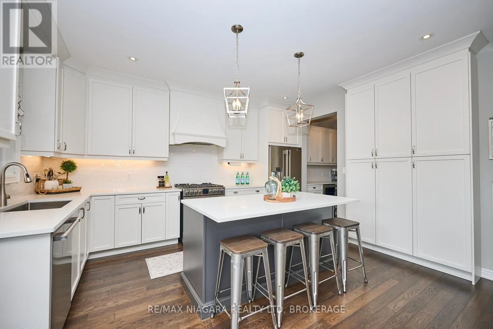 8886 BLACK FOREST CRESCENT