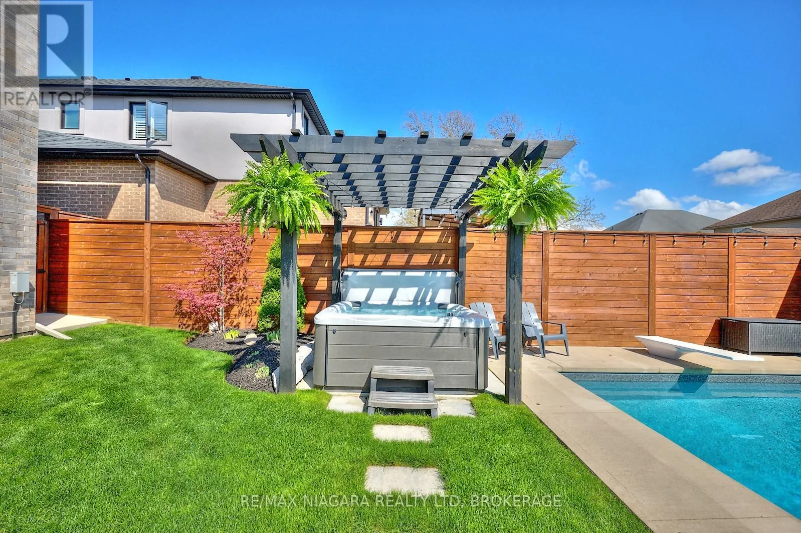 8886 BLACK FOREST CRESCENT