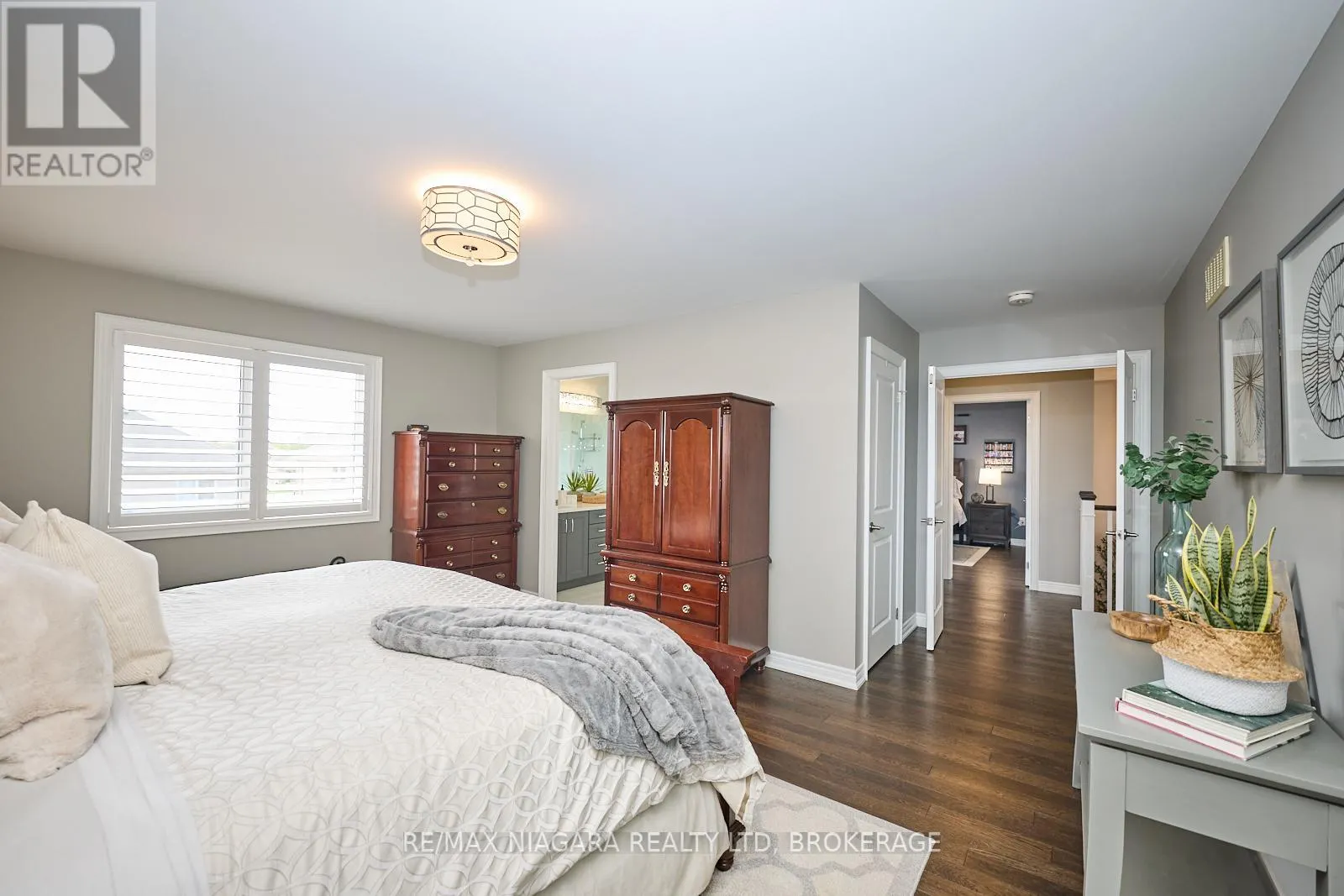 8886 BLACK FOREST CRESCENT