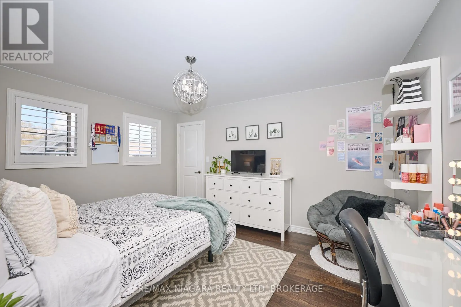 8886 BLACK FOREST CRESCENT