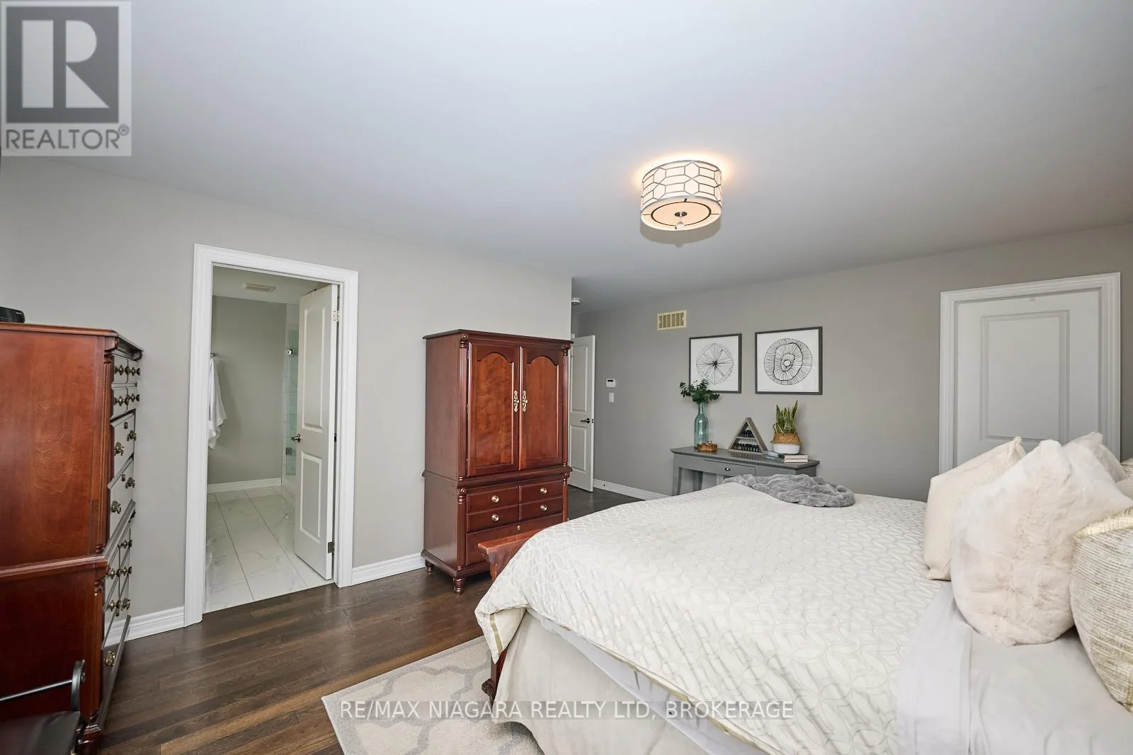 8886 BLACK FOREST CRESCENT