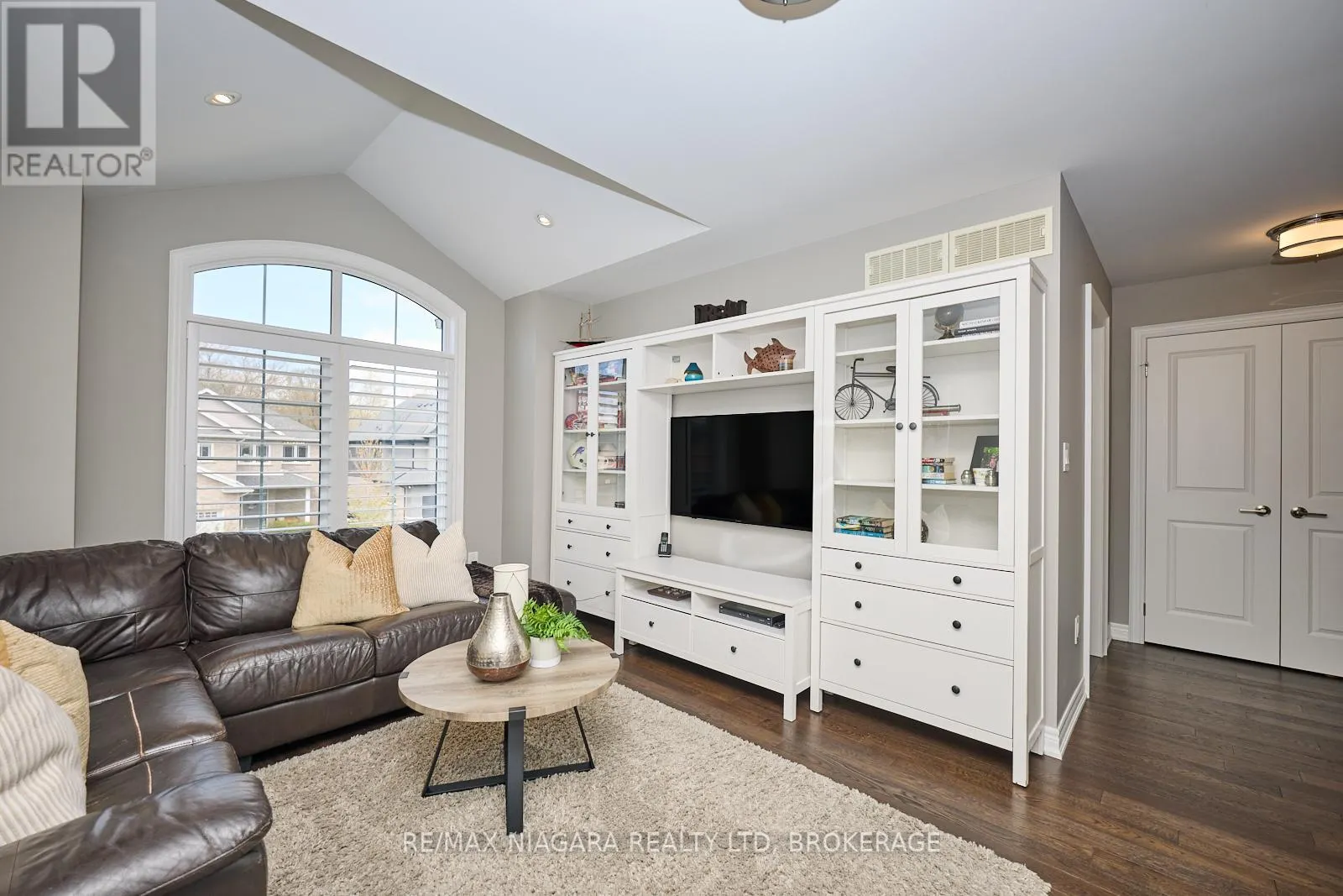8886 BLACK FOREST CRESCENT