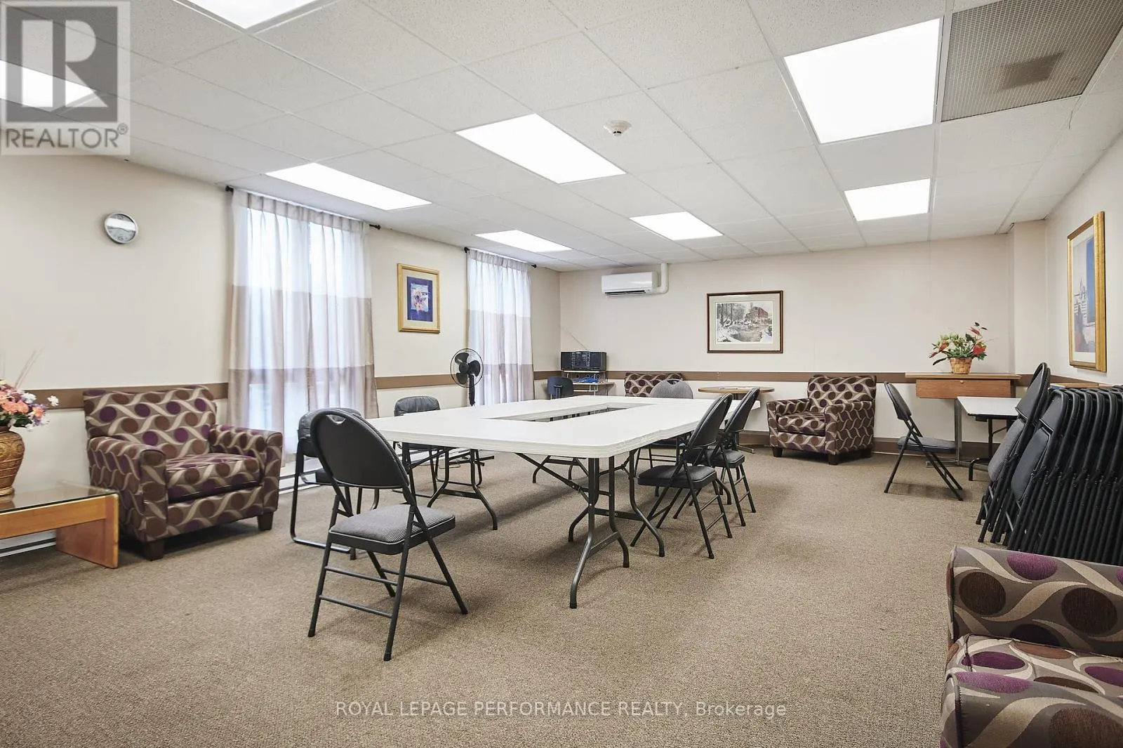 202 - 158 B MCARTHUR AVENUE