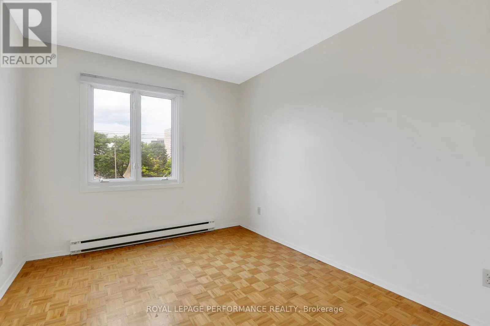202 - 158 B MCARTHUR AVENUE