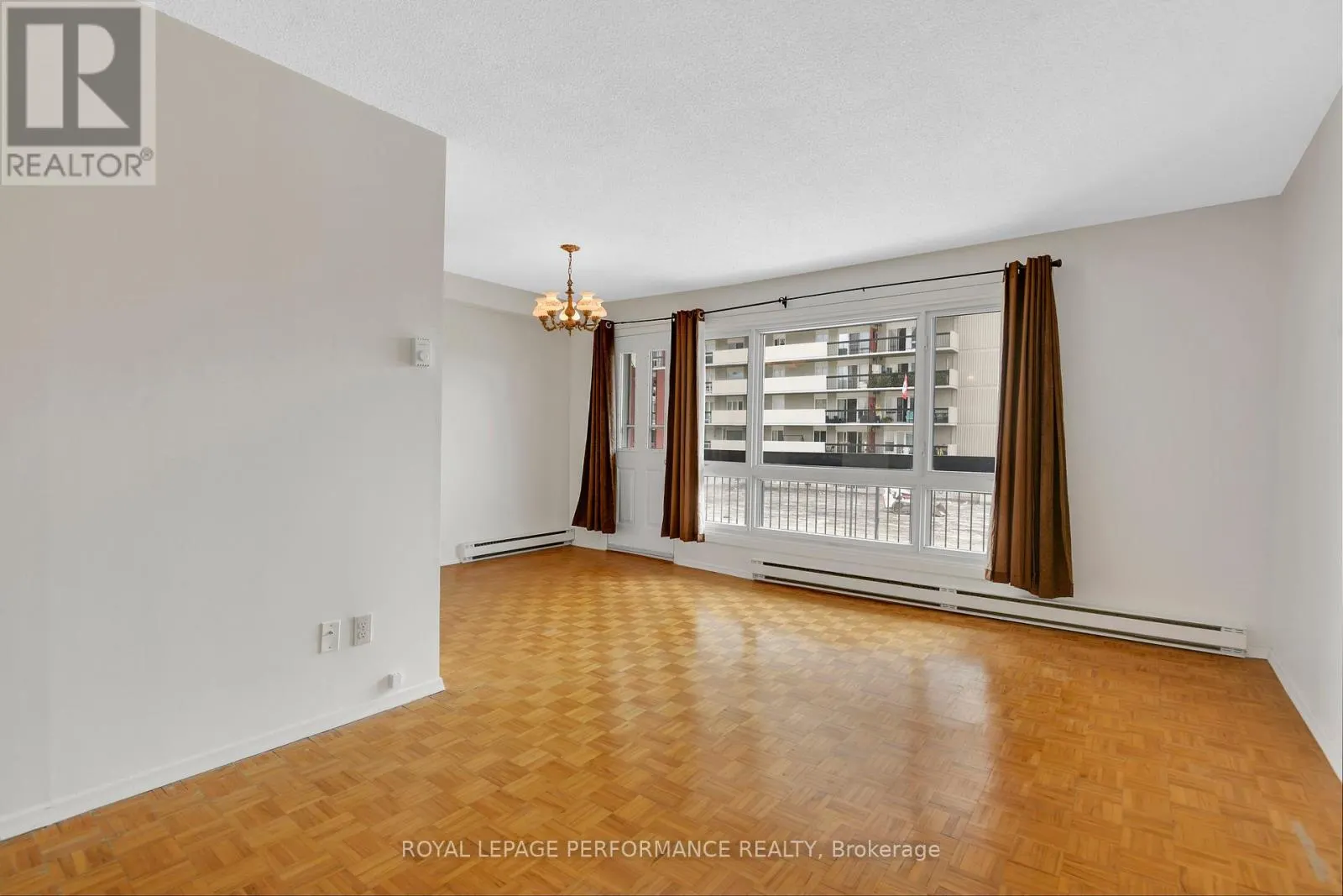202 - 158 B MCARTHUR AVENUE