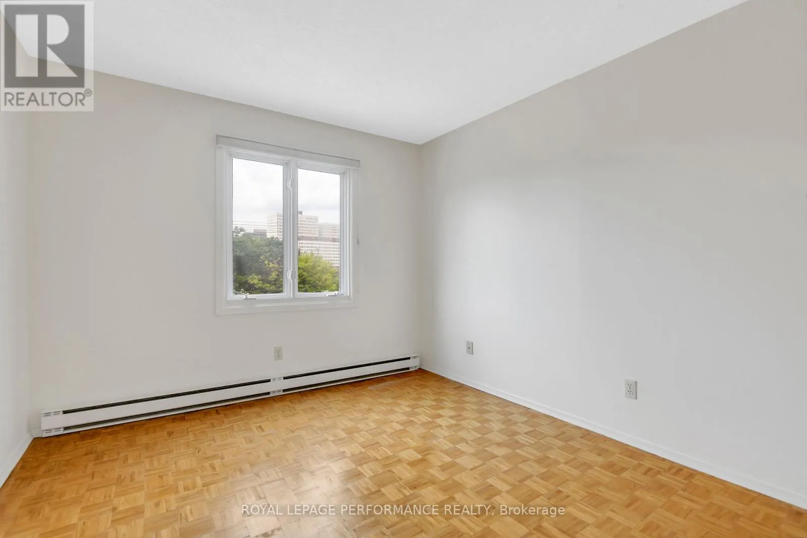 202 - 158 B MCARTHUR AVENUE