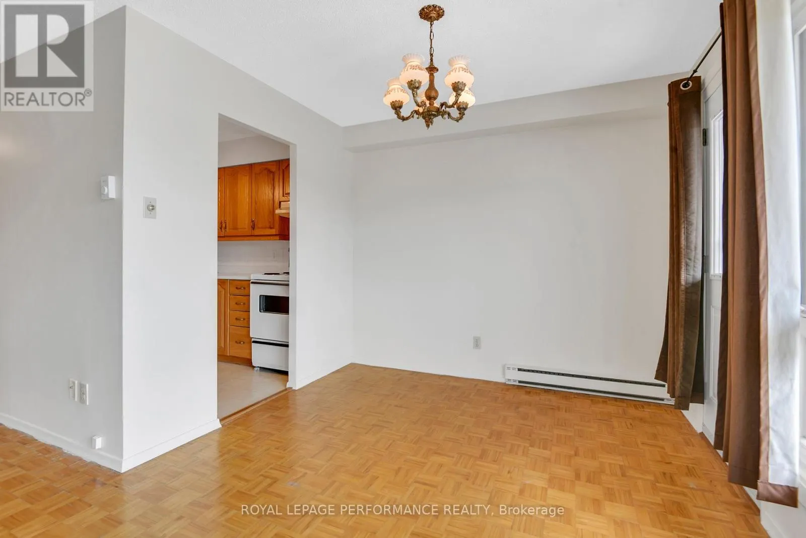 202 - 158 B MCARTHUR AVENUE