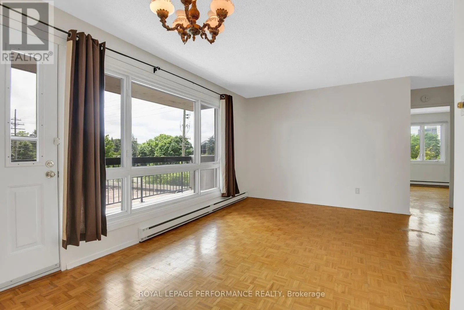 202 - 158 B MCARTHUR AVENUE