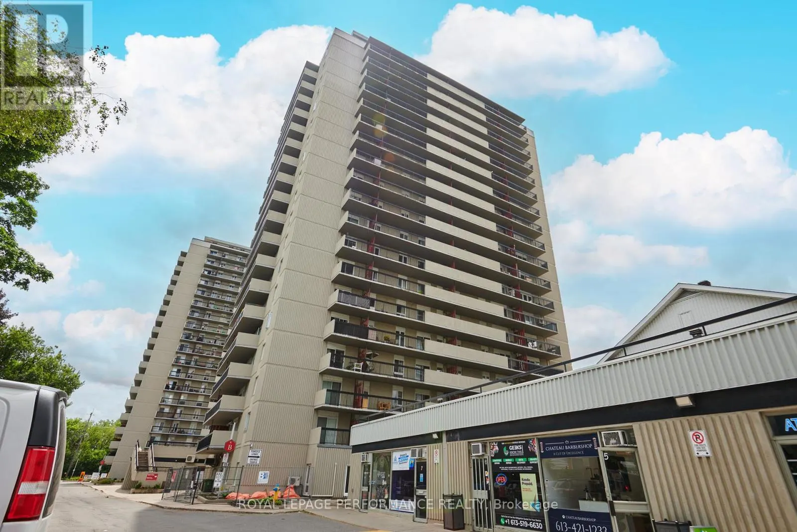 202 - 158 B MCARTHUR AVENUE