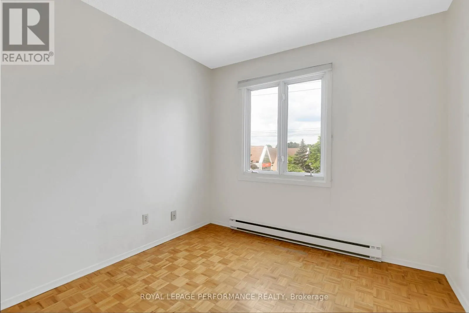 202 - 158 B MCARTHUR AVENUE